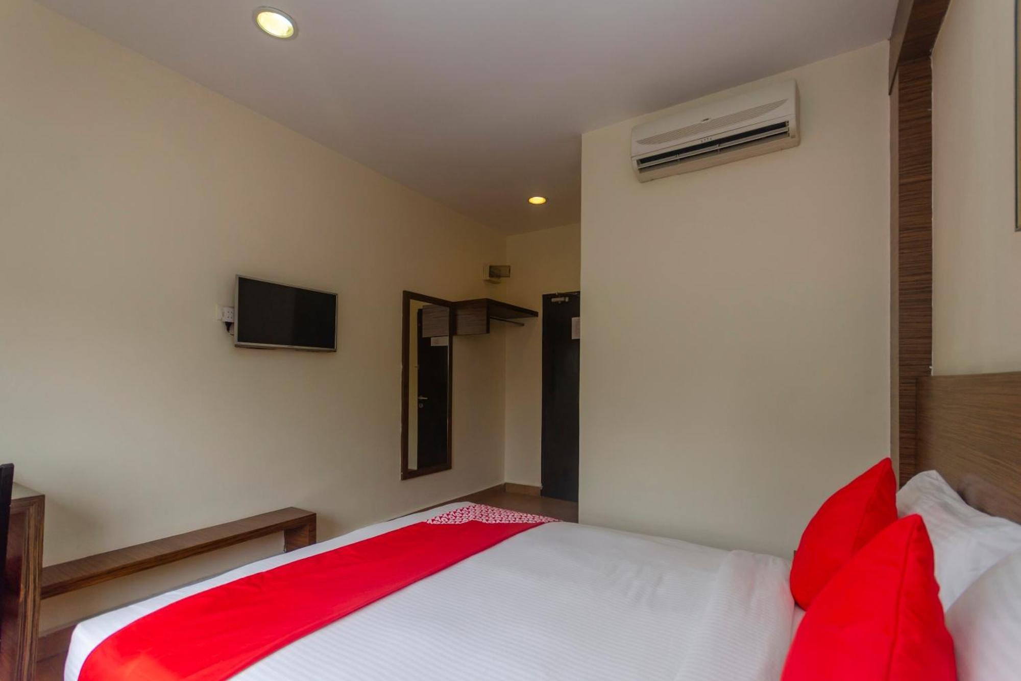 Super Oyo 596 The Vintage Hotel Johor Bahru Bagian luar foto
