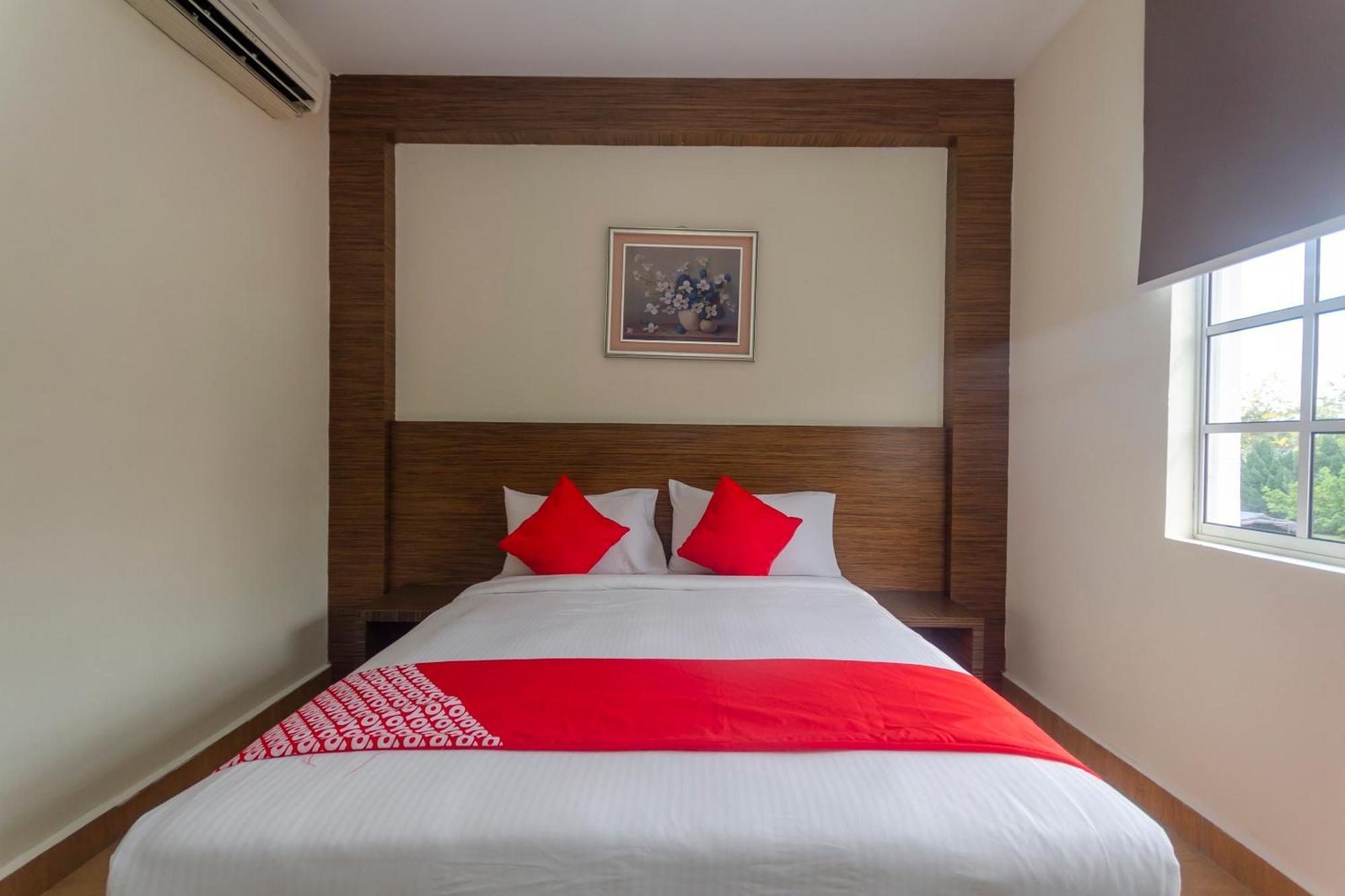 Super Oyo 596 The Vintage Hotel Johor Bahru Bagian luar foto