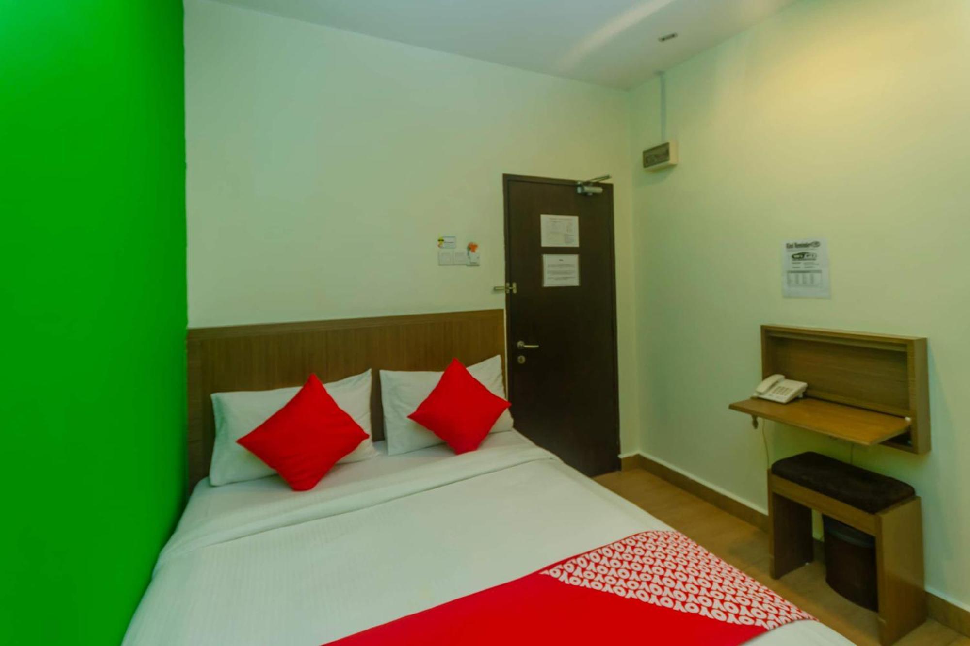 Super Oyo 596 The Vintage Hotel Johor Bahru Bagian luar foto