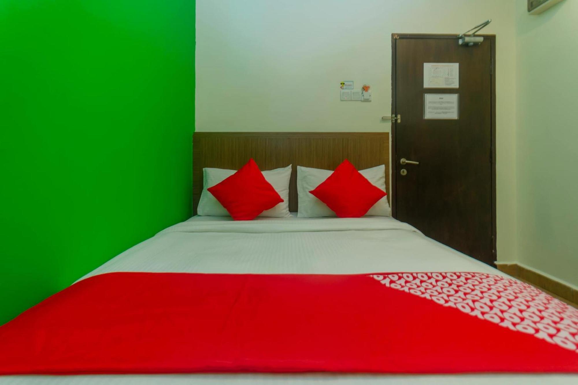 Super Oyo 596 The Vintage Hotel Johor Bahru Bagian luar foto
