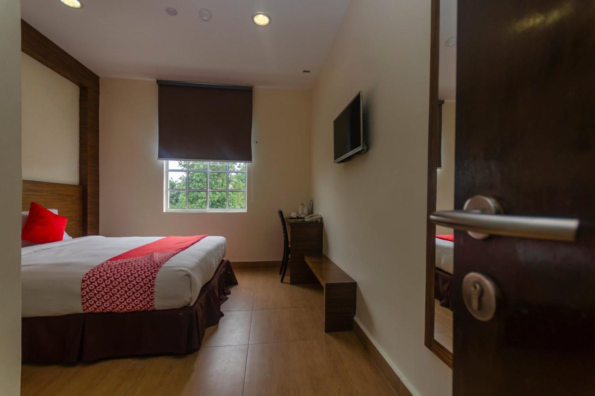 Super Oyo 596 The Vintage Hotel Johor Bahru Bagian luar foto